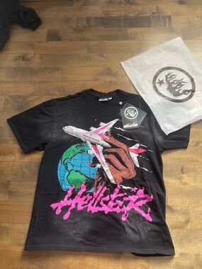 Hellstar Men’s Black Short-Sleeve Graphic Tee with Globe & Plane